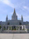 oakland_temple_1.jpg (602947 bytes)